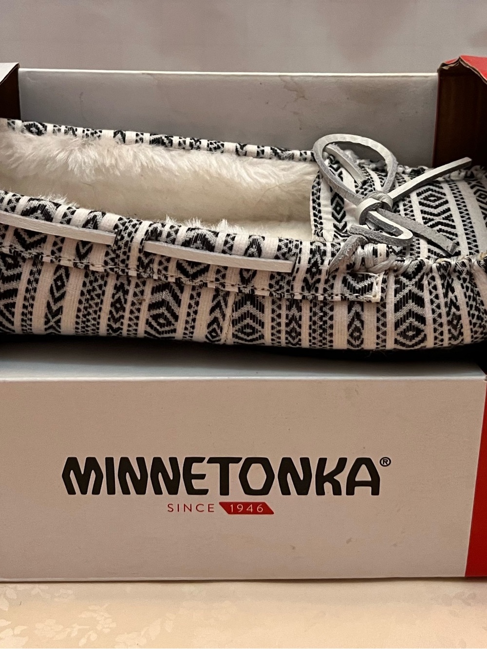 Minnetonka Black & White Patterned Women's Moccasin - Picture 2 of 2